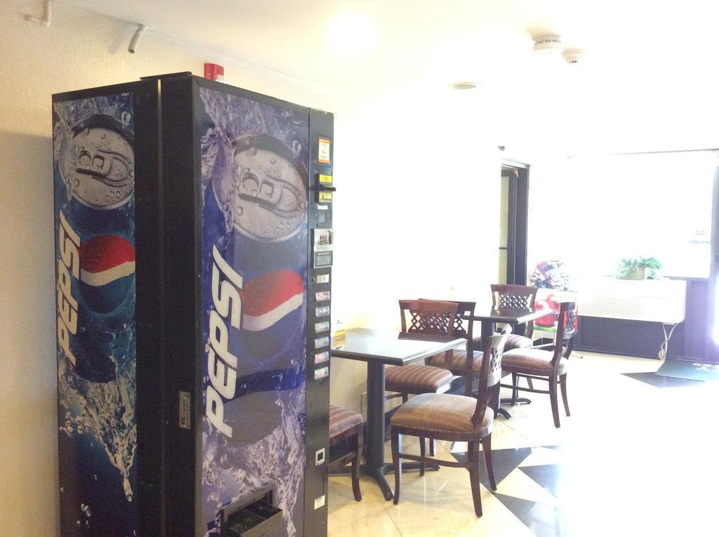 竞技场品质套房假日酒店 格林斯伯勒 外观 照片