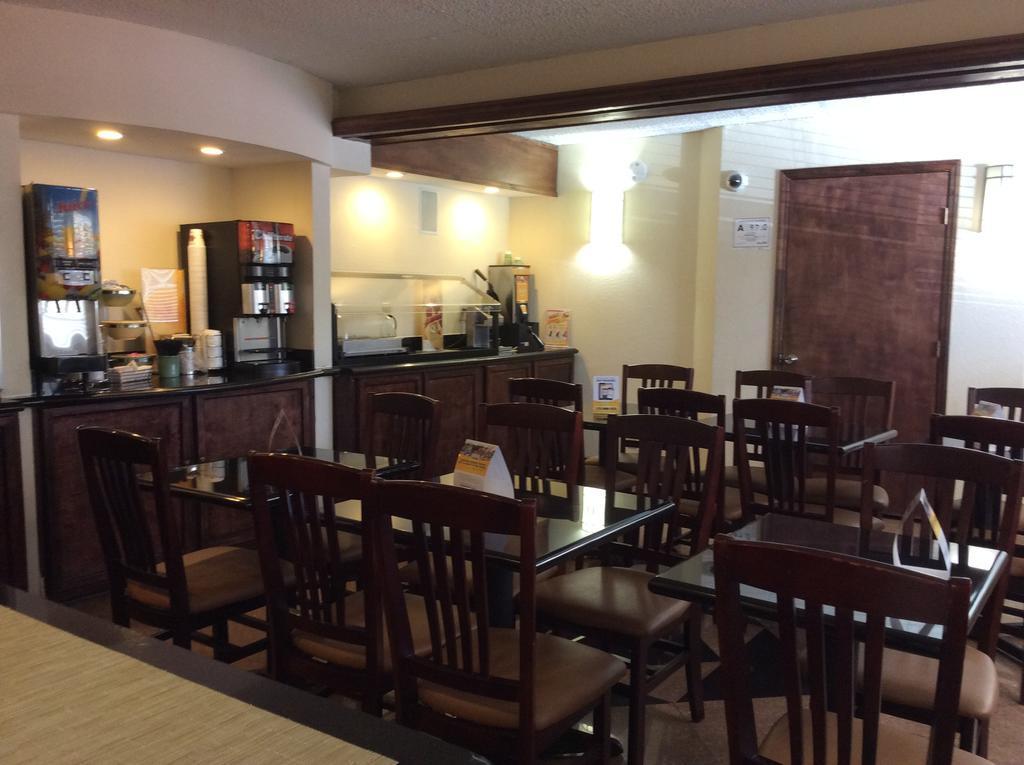 竞技场品质套房假日酒店 格林斯伯勒 外观 照片