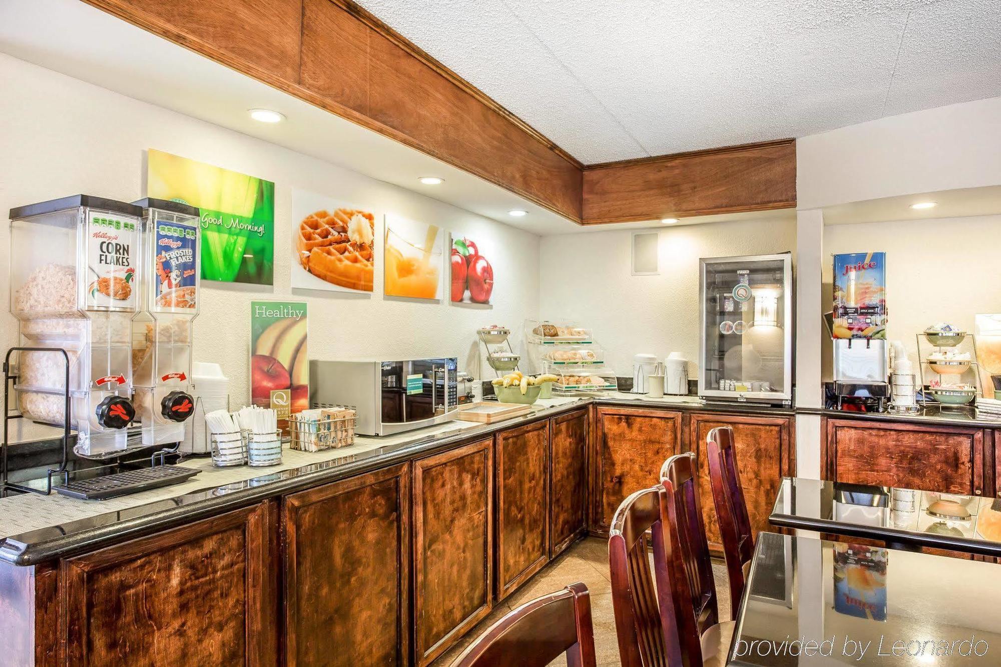 竞技场品质套房假日酒店 格林斯伯勒 外观 照片